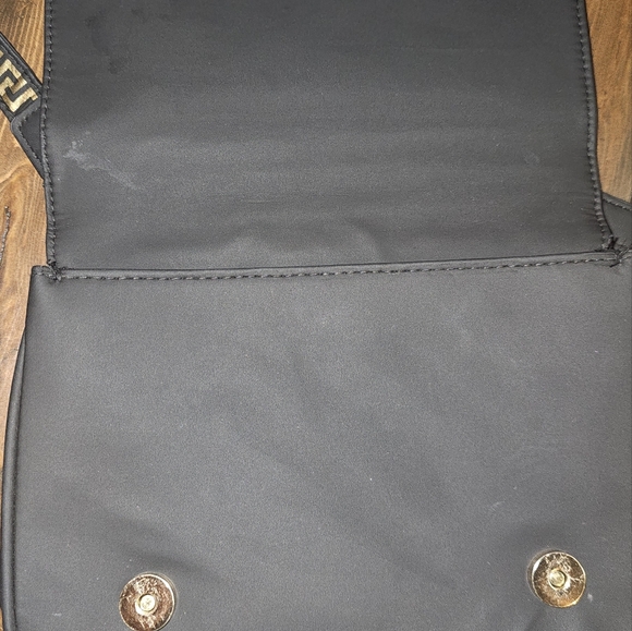 Versace parfums purse - Picture 4 of 10